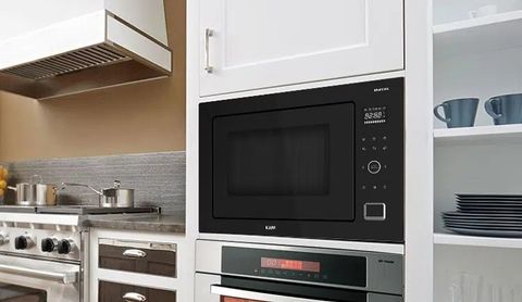 Lò Vi Sóng Âm Tủ Là Gì? Tất Tần Tật Về Xu Hướng Thiết Bị Bếp Hiện Đại