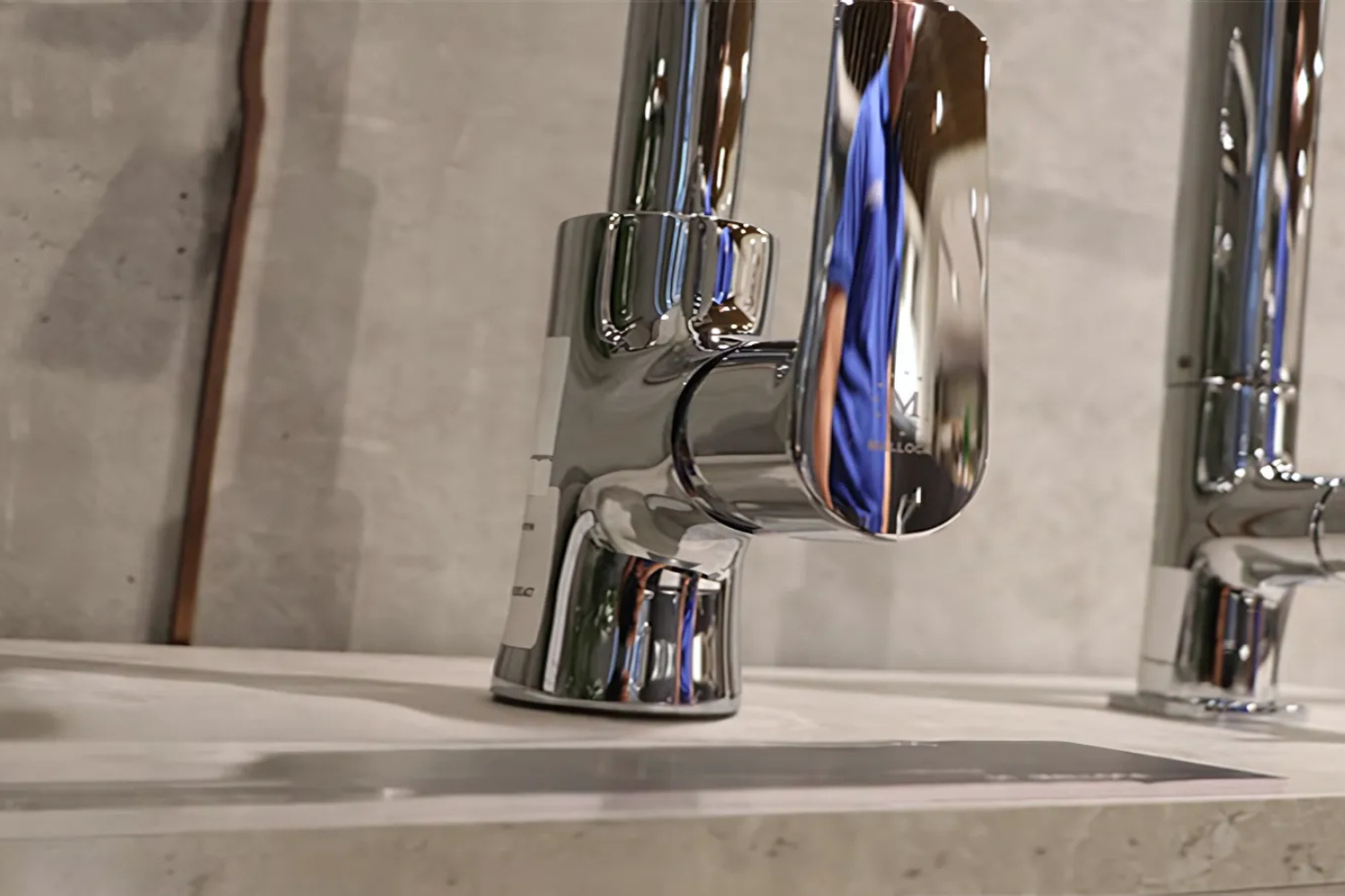 Vòi rửa bát Malloca K290C tích hợp tay gạt bản lớn chắc chắn, dễ dàng thao tác