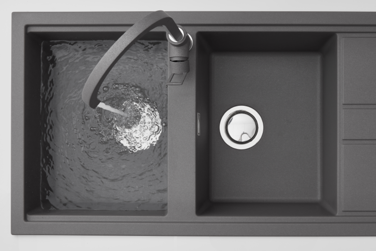 Chậu rửa bát Malloca Titanium K-50073 giúp vệ sinh nhanh chóng, tiết kiệm thời gian