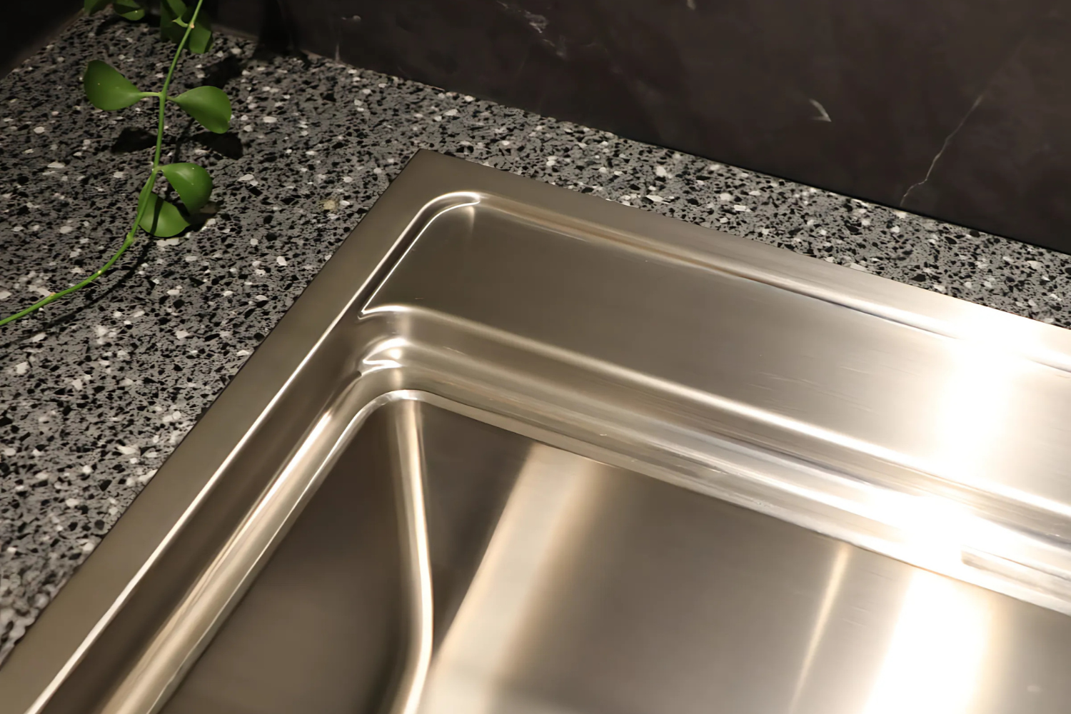 Chậu rửa Inox Malloca MS 8812 được làm từ chất liệu inox cao cấp và bền bỉ