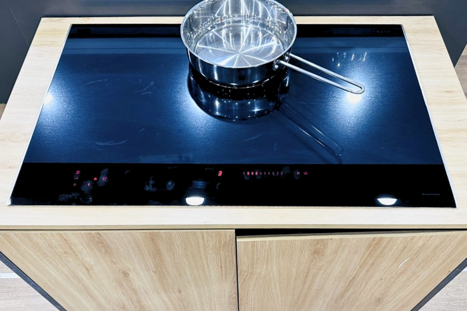 KAFF KF-Smart734 Vario có kiểu dáng lắp âm tinh gọn, tối giản