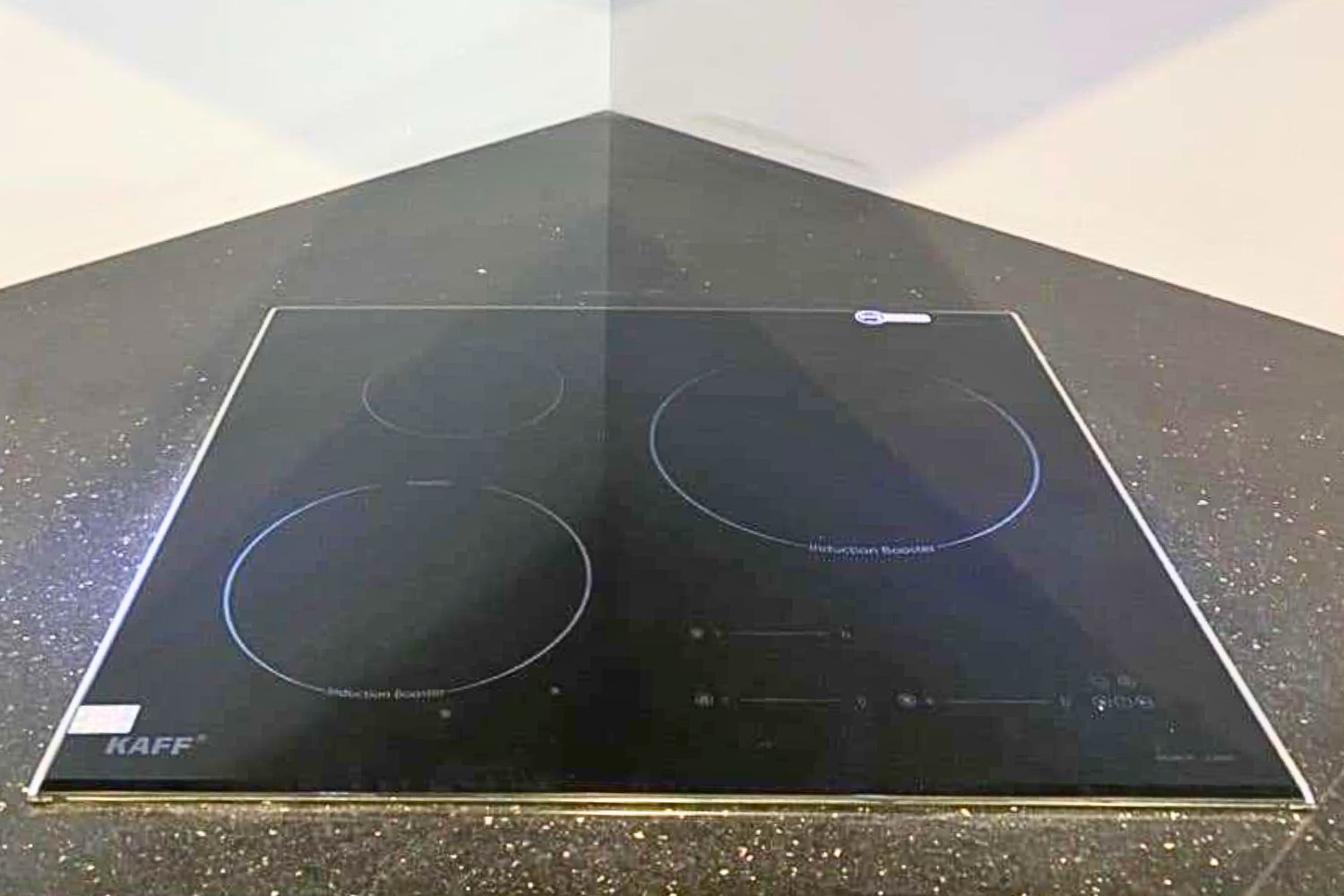 Bếp từ KAFF KF-SQ38IH sở hữu thiết kế tối giản