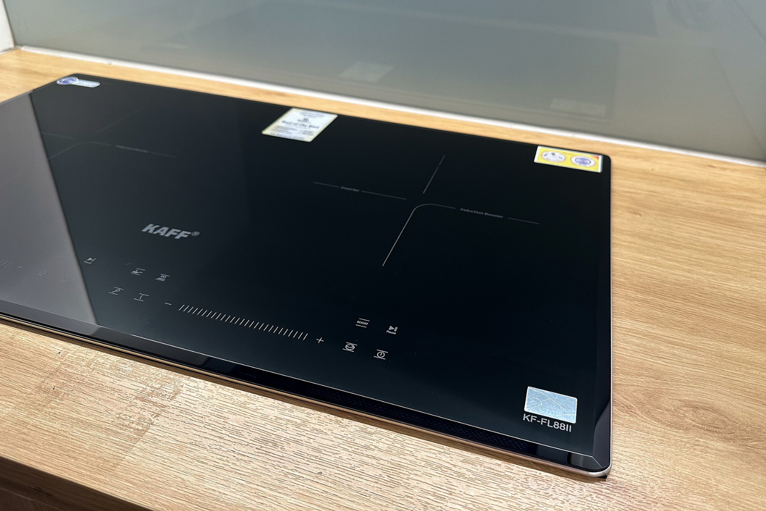 Bếp từ KAFF KF-FL88II sở hữu bảng điều khiển cảm ứng điện dung