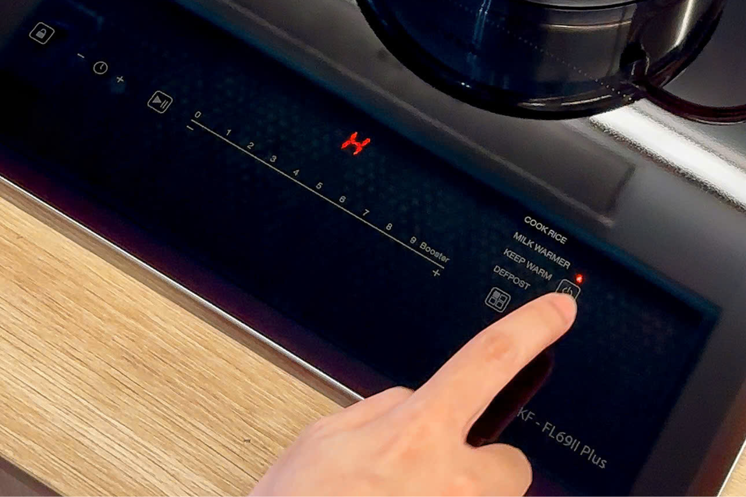 Với chức năng keep warm, bếp duy trì nhiệt độ thấp ổn định