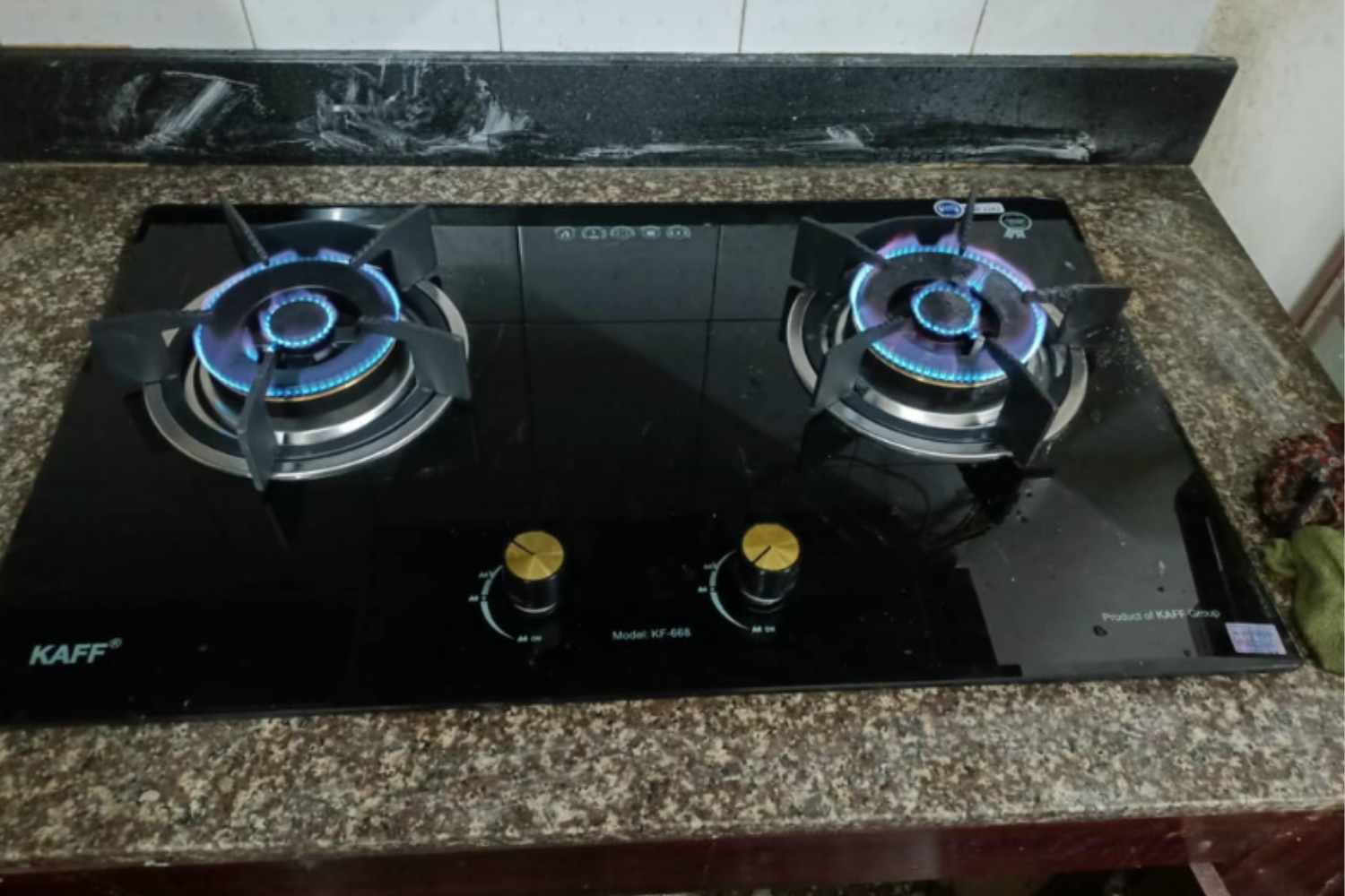 Bếp&nbsp;Kaff KF-668 gồm 2 lò nấu tương đương nhau