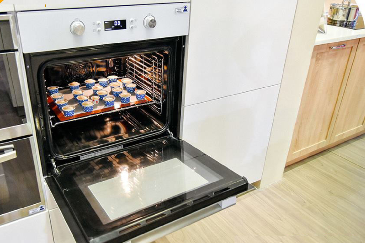 Lò nướng Malloca MOV-65DA sở hữu dung tích 65 lít và 09 chế độ nướng