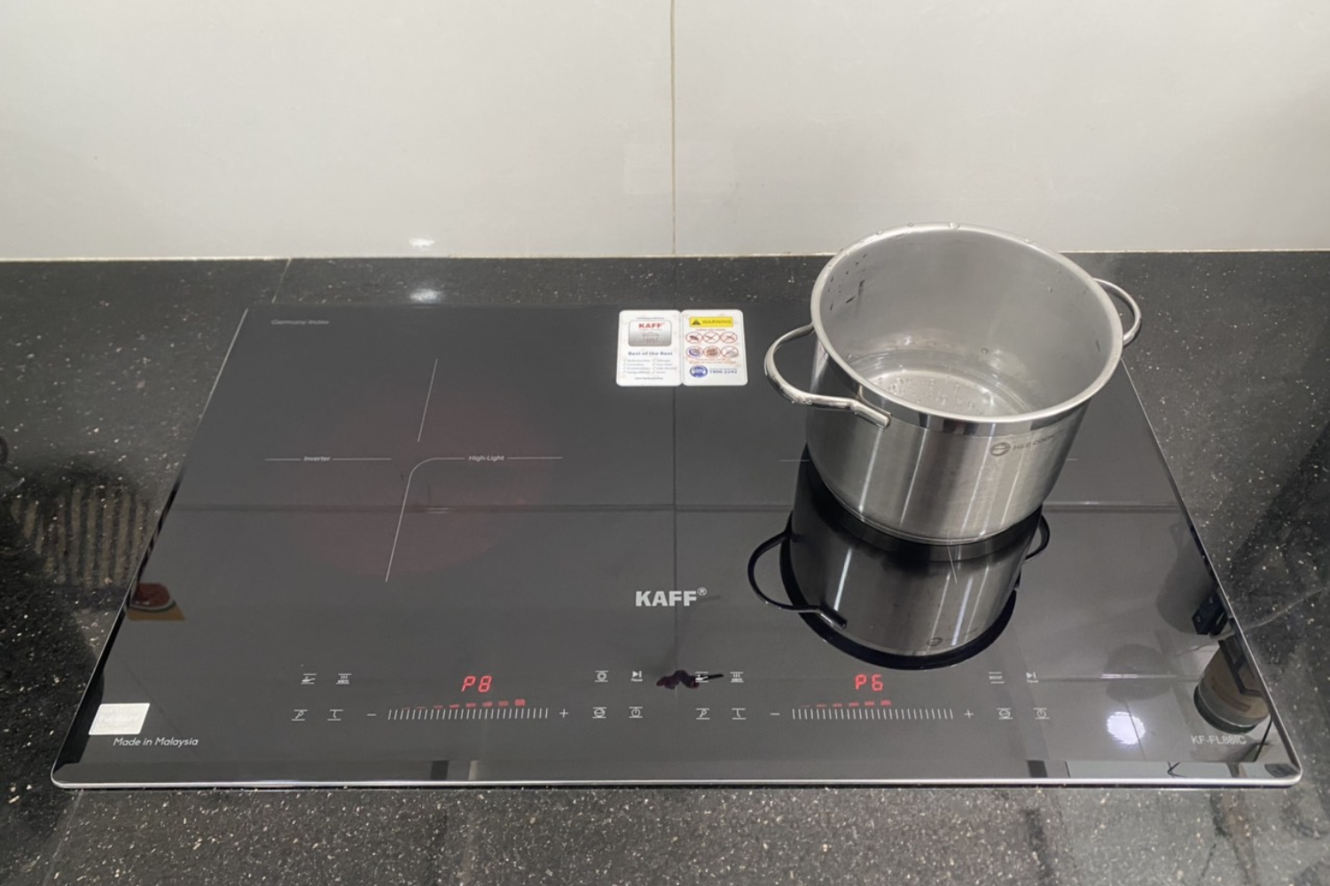 Bếp điện từ KAFF KF-FL88IC được thiết kế với hai vùng nấu độc lập