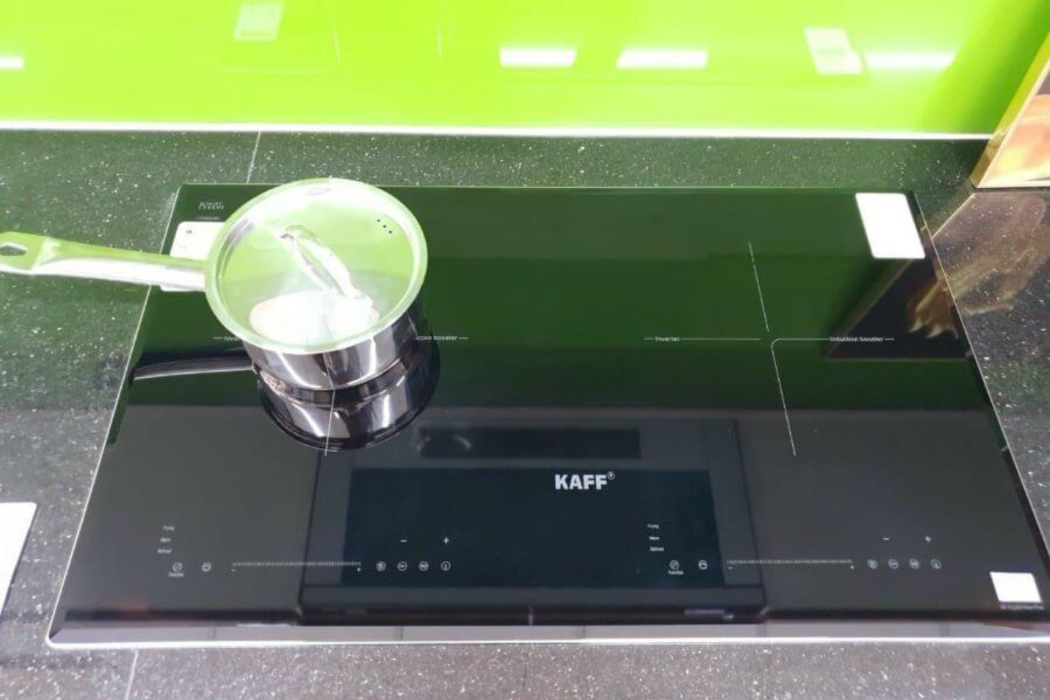 Bếp điện từ KAFF KF-FL68IC NEW PLUS được thiết kế lắp âm phẳng liền khối