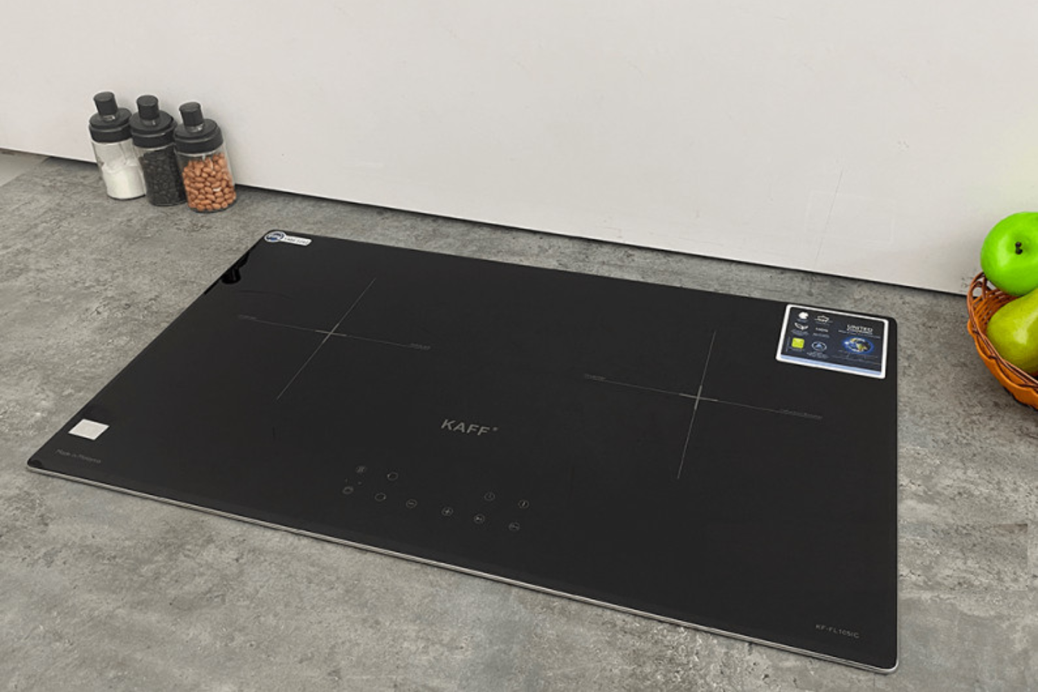 Mặt kính Crystal cao cấp là lớp bảo vệ hoàn hảo cho bếp