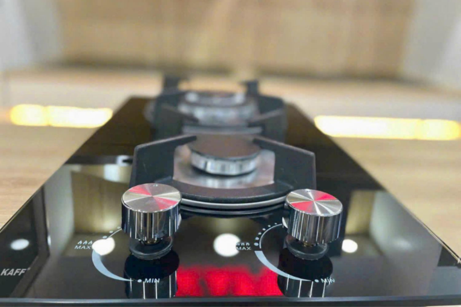 Kiềng bếp thường được làm bằng gang đúc nguyên khối