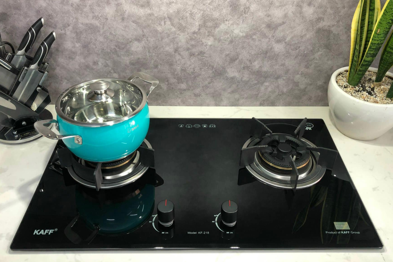 Thiết kế lắp âm giúp bếp gas Kaff KF-218 hòa hợp hoàn hảo