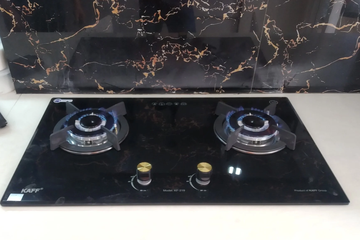 Điểm nổi bật nhất của bếp gas Kaff KF-219 nằm ở mâm chia lửa Sabaf của Ý
