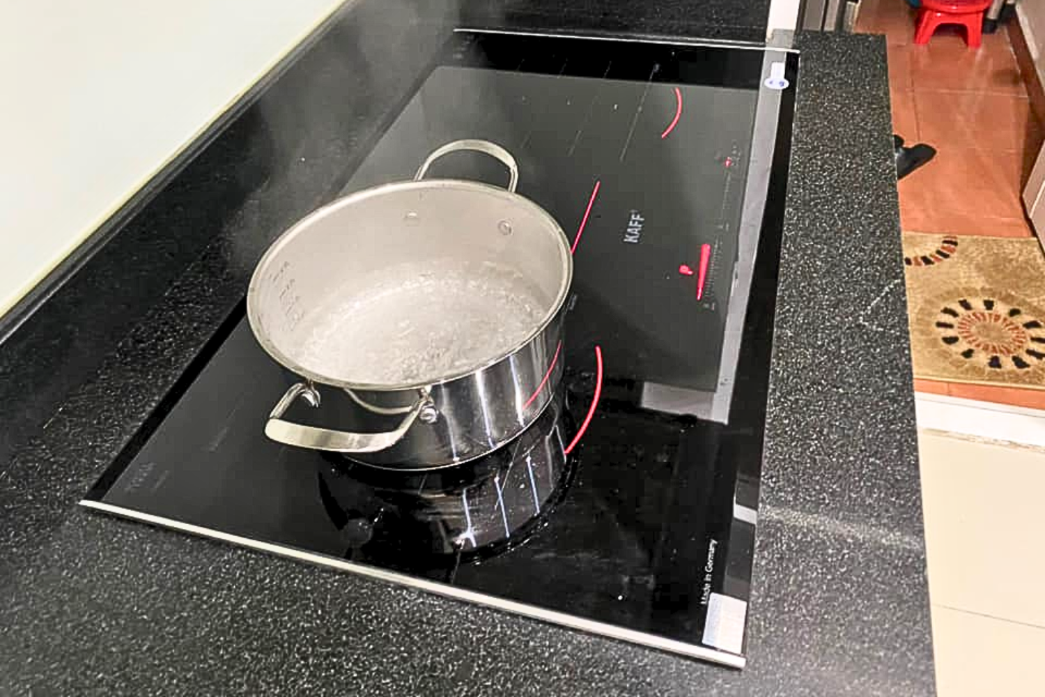 KAFF KF-IH2002LeBar tích hợp nhiều chức năng tiện ích thông minh