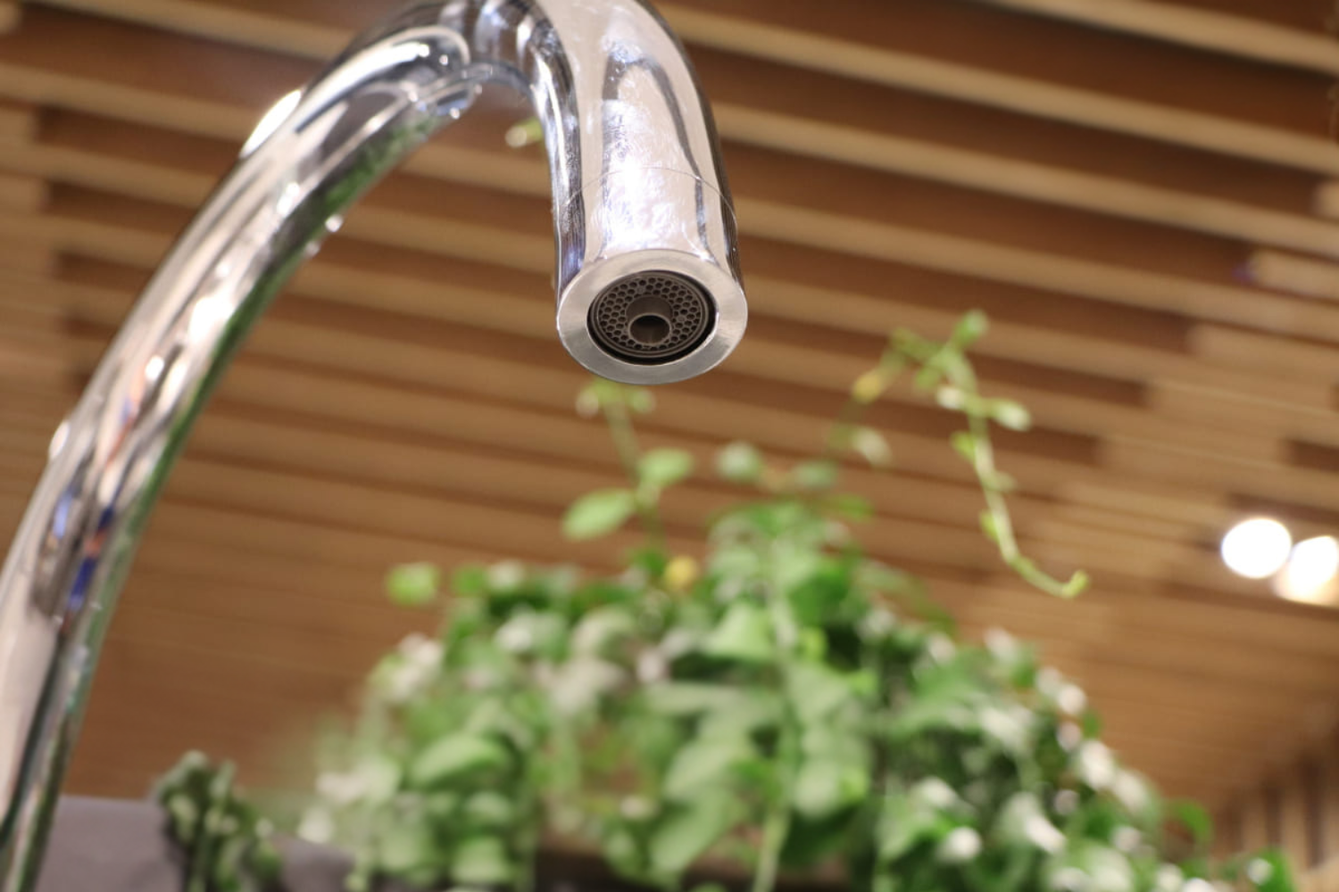 Vòi bếp Malloca K150DW trang bị lưới lọc tạo bọt, chống văng nước