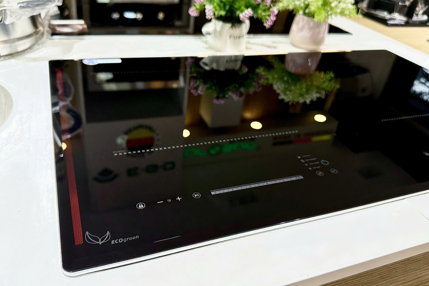 KAFF KF-FL99IC MAX trang bị bảng điều khiển cảm ứng đôi