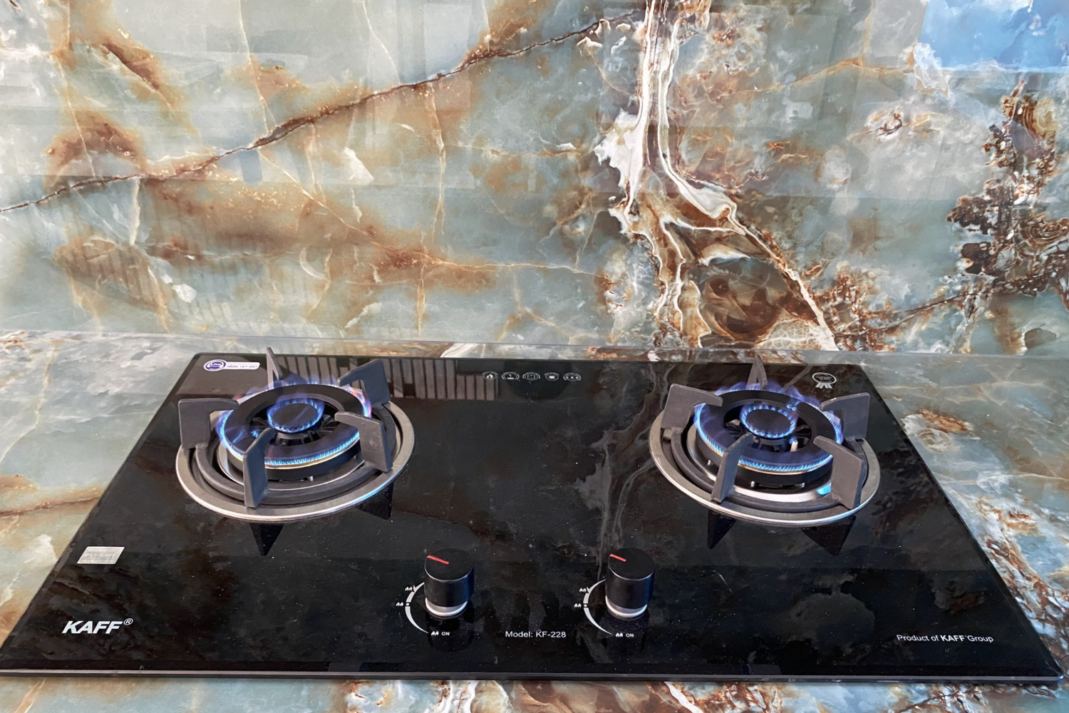 Bếp gas âm KAFF KF-228 sở hữu thiết kế lắp âm tinh gọn