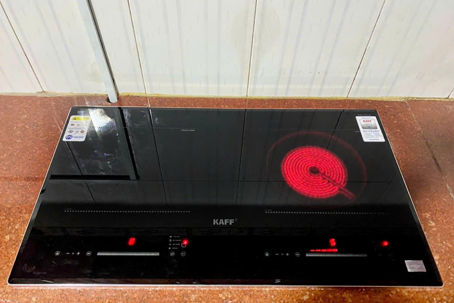 Bếp điện từ KAFF KF-FL99IC MAX sở hữu thiết kế âm phẳng liền khối