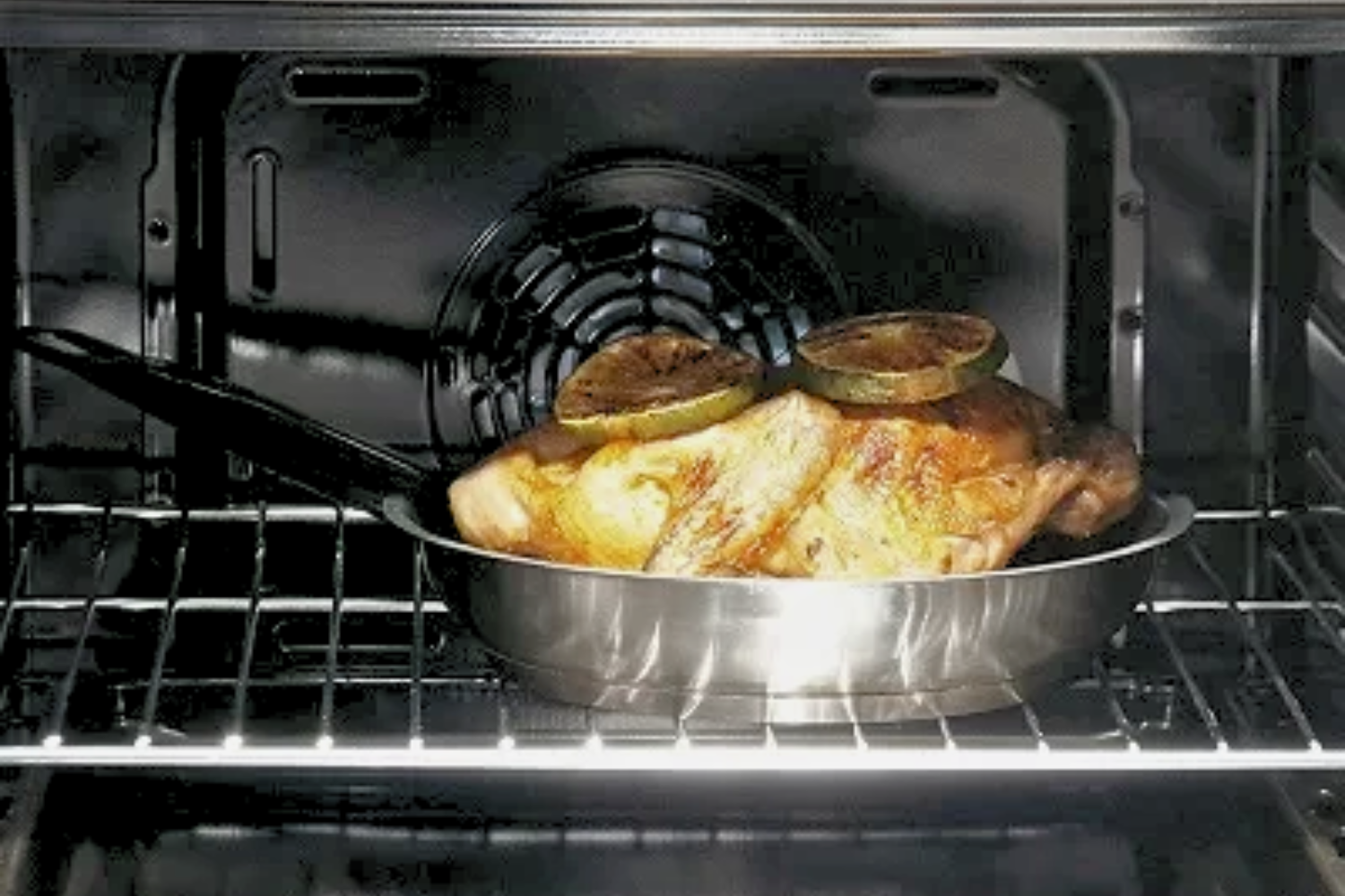 Lò nướng Hafele HO-KT60B sở hữu dung tích sử dụng 65–66 lít