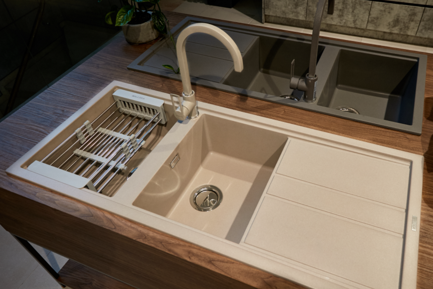 Chậu rửa chén Malloca K-50062 giúp vệ sinh nhanh chóng và tiết kiệm thời gian