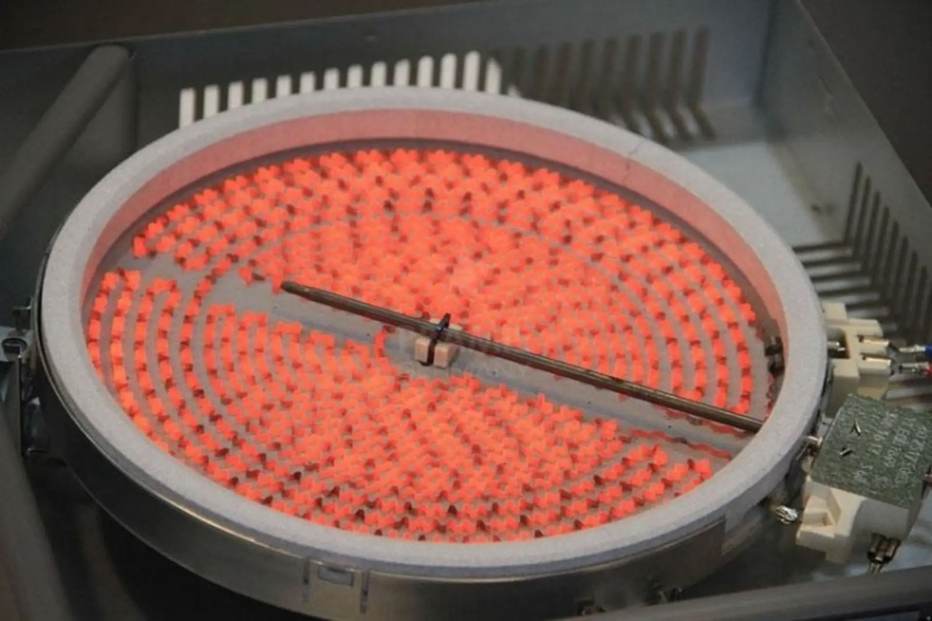 Bếp hồng ngoại Teka sử dụng mâm nhiệt E.G.O Hilight có khả năng làm nóng cực nhanh nhóng