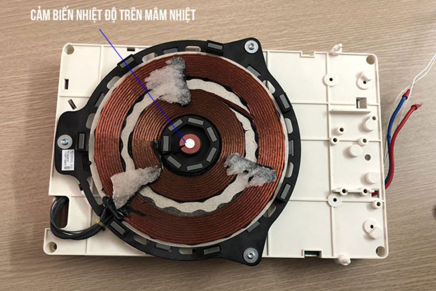 Cảm biến nhiệt NTC/thermistor giám sát nhiệt độ bo mạch và mặt kính