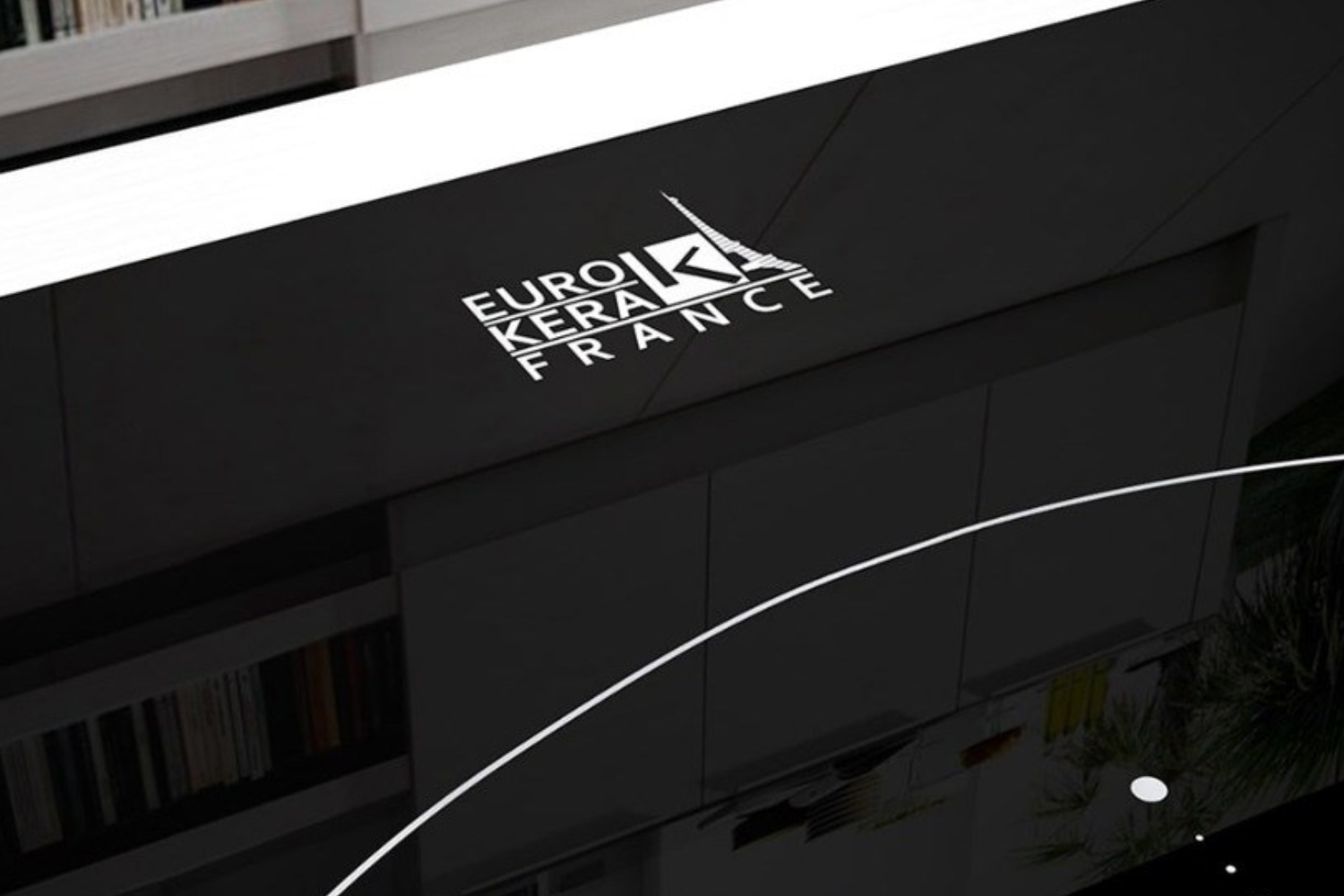 Mặt kính đóng vai trò quyết định đến độ an toàn, hiệu suất và độ thẩm mỹ của bếp từ Teka