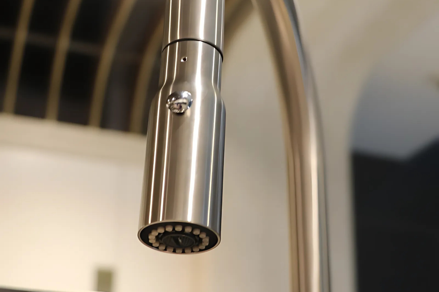 Đầu vòi rửa bát Malloca K046-SS thiết kế chống bắn hiệu quả, sử dụng êm ái tiện lợi