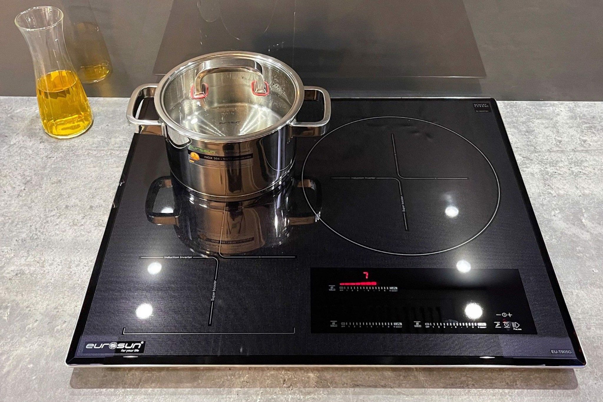 Bếp điện từ Eurosun hình vuông hiện đại