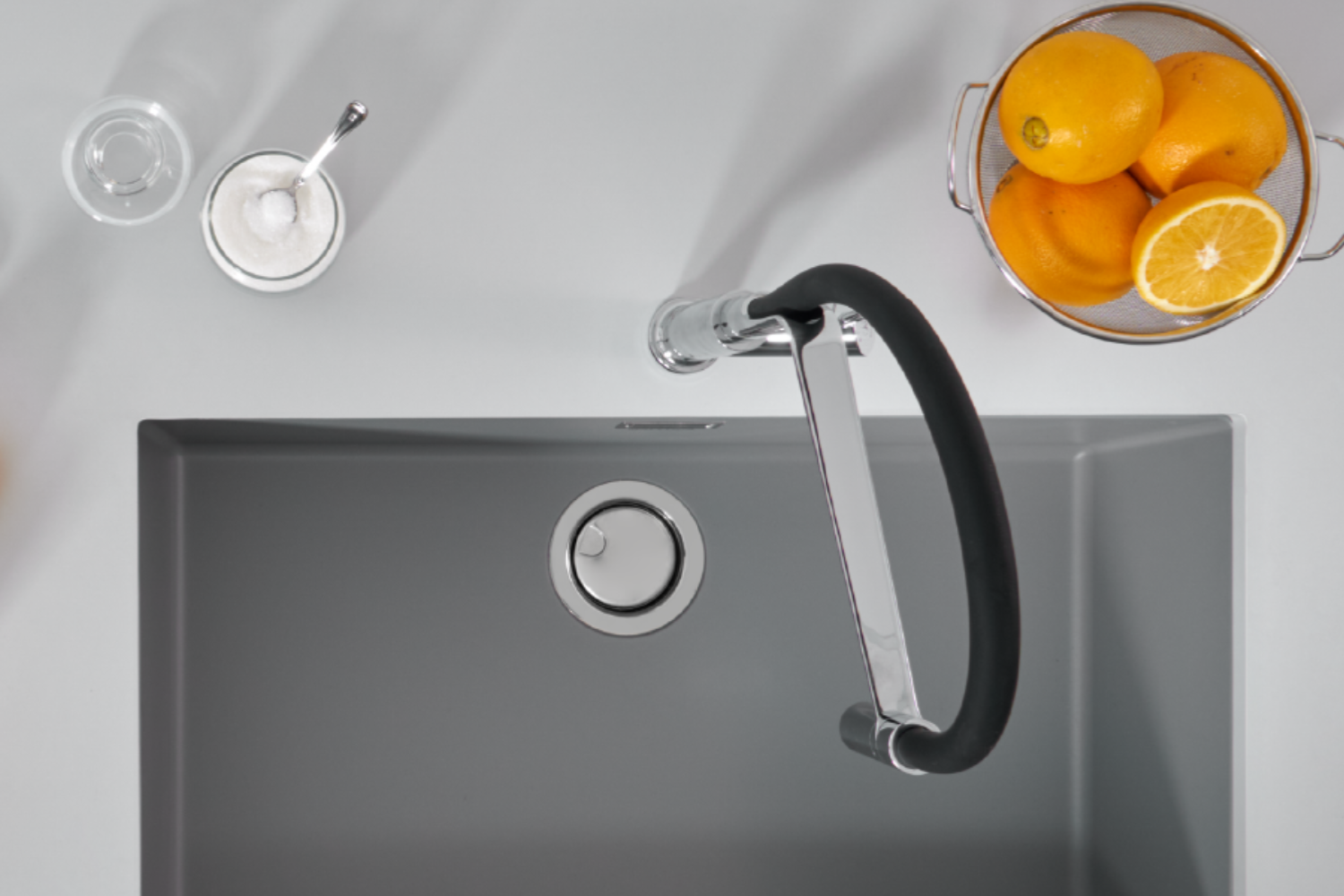 Chậu Malloca ZEN K-13073 được làm từ chất liệu đá Granite phủ Nano Bạc giúp chống bám bẩn hiệu quả