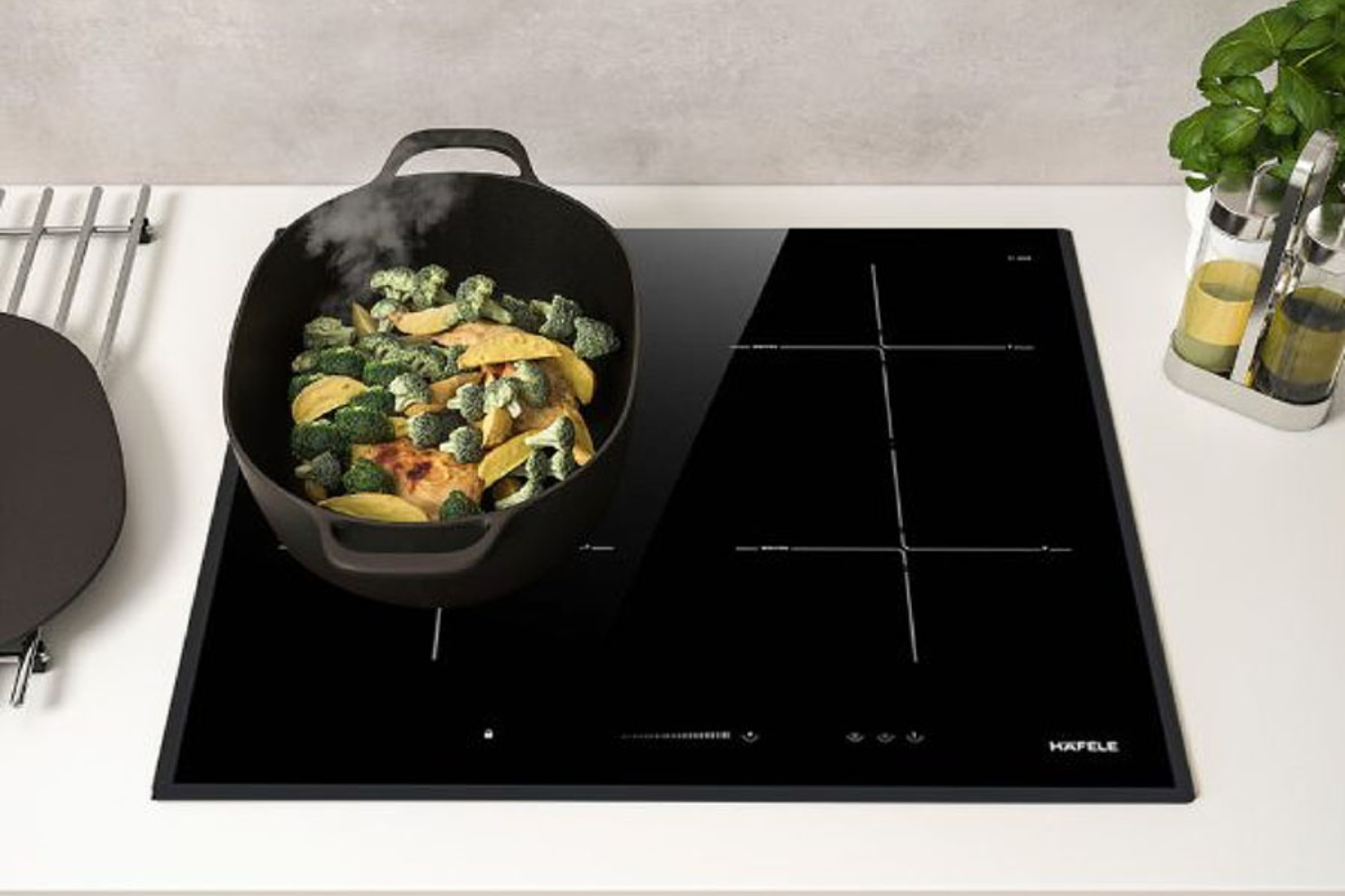 Tính năng ghép vùng nấu trên bếp Hafele tiện lợi khi bạn cần sử dụng các loại nồi chảo có kích thước lớn