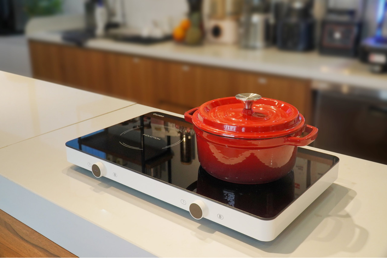 Bếp từ đôi để bàn phục vụ những gia đình muốn bếp đôi nhưng không muốn hoặc không thể cắt đá lắp đặt