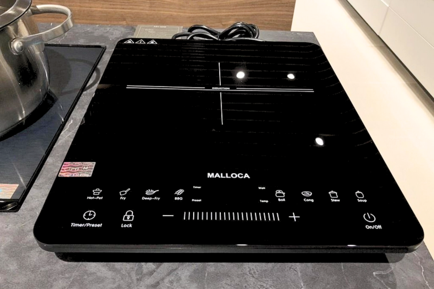 Bếp để bàn có thiết kế độc lập, có thể đặt trực tiếp trên bất kỳ mặt phẳng nào