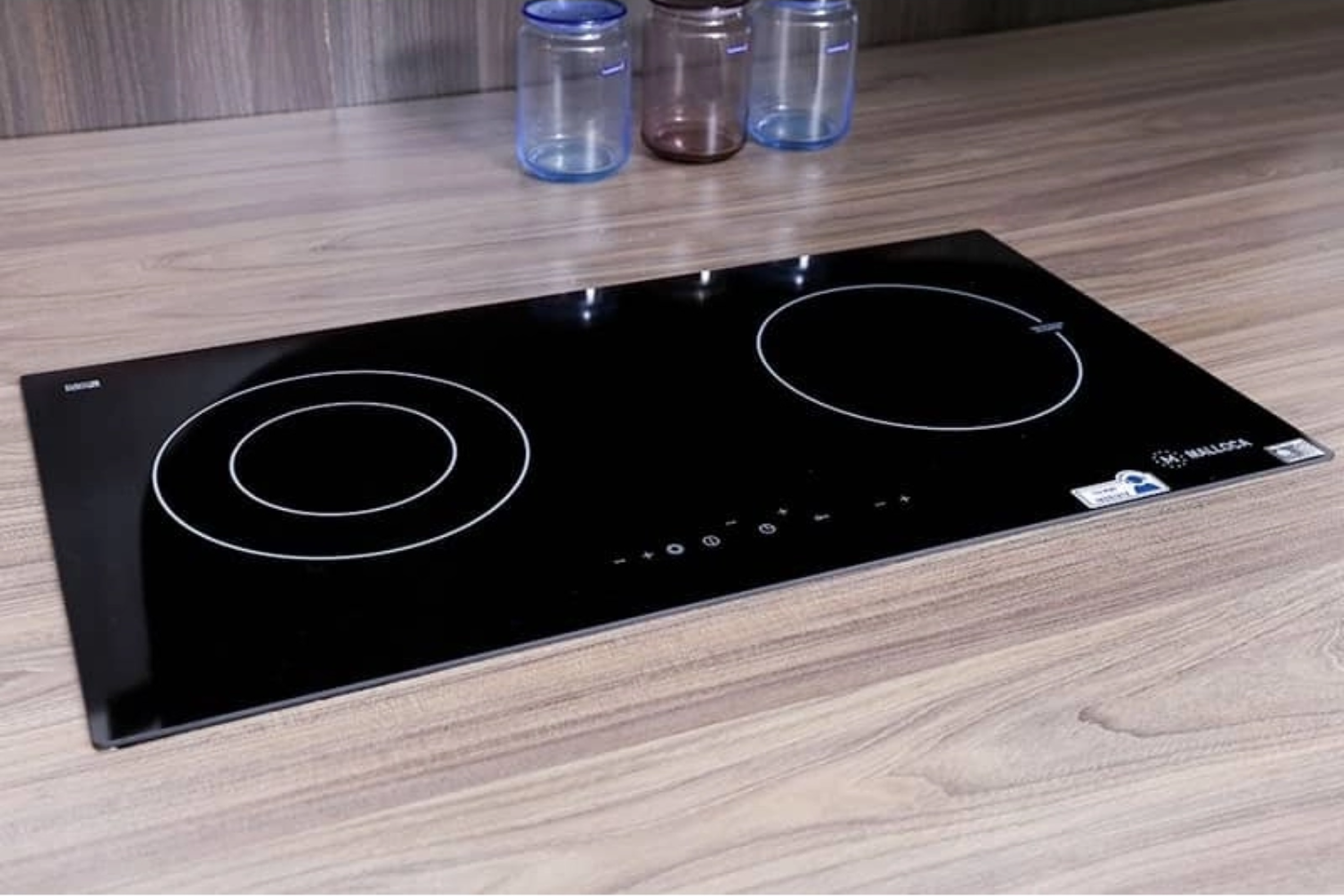 Bếp điện từ kết hợp Malloca là giải pháp tối ưu, kết hợp cả hai vùng nấu từ và hồng ngoại trên cùng một mặt bếp