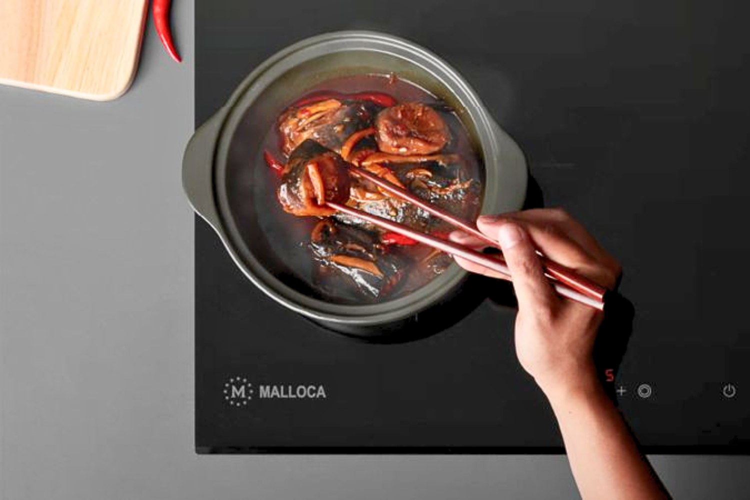 Bếp hồng ngoại Malloca không kén nồi, có thể sử dụng mọi loại vật liệu