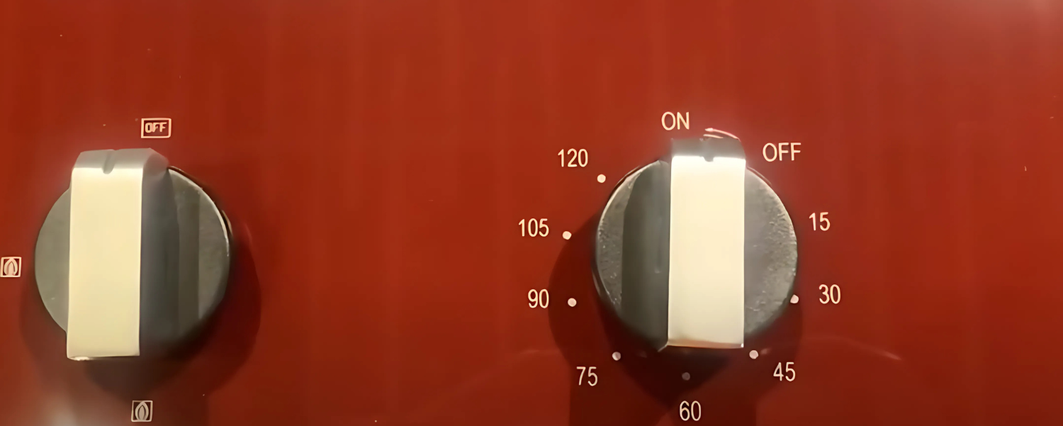 Núm vặn hẹn giờ của bếp gas Malloca thường được dùng cho 01 vùng nấu bên phải