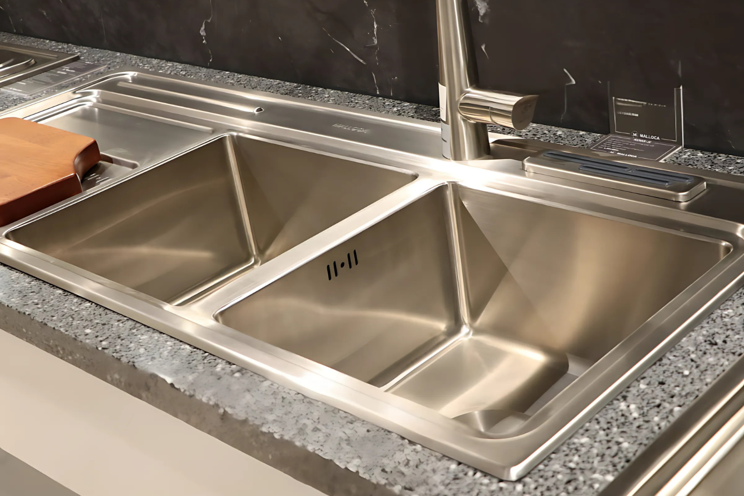 Chậu Inox Malloca MS 8816 N trang bị hệ thống thoát chống tràn tiện lợi