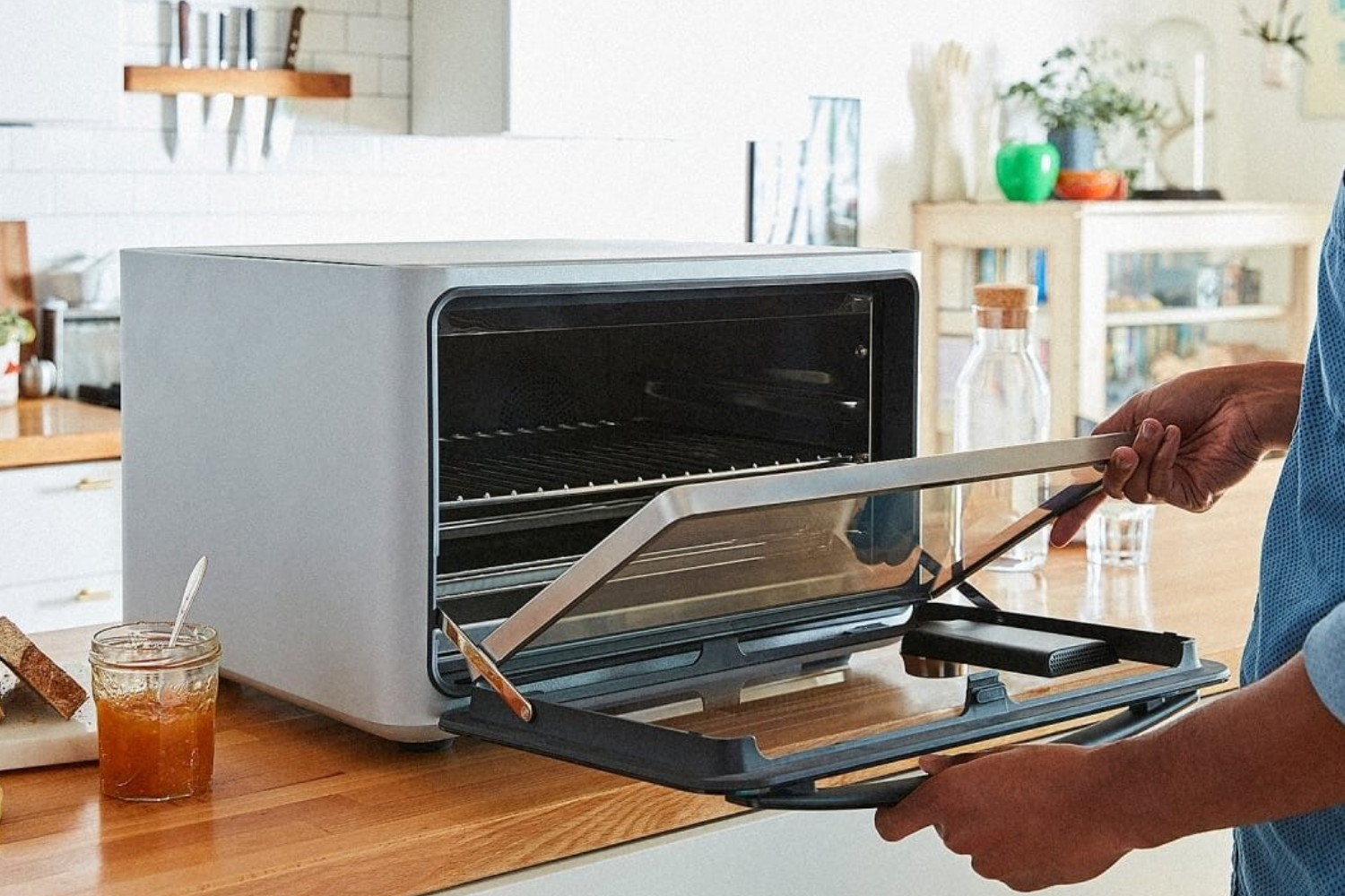 Một số lò nướng có cửa kính có thể tháo rời để vệ sinh