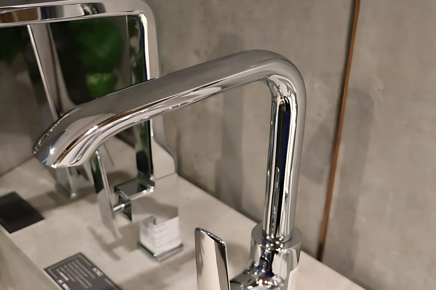 Chất liệu vòi Malloca K290C mạ Chrome cao cấp, hạn chế bám bẩn và dễ vệ sinh