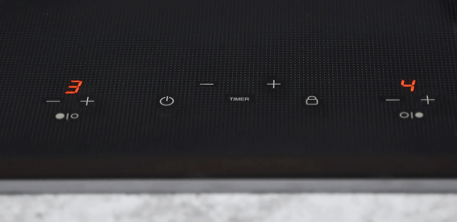 Bếp từ Malloca trang bị đa dạng các loại bảng điều khiển cảm ứng