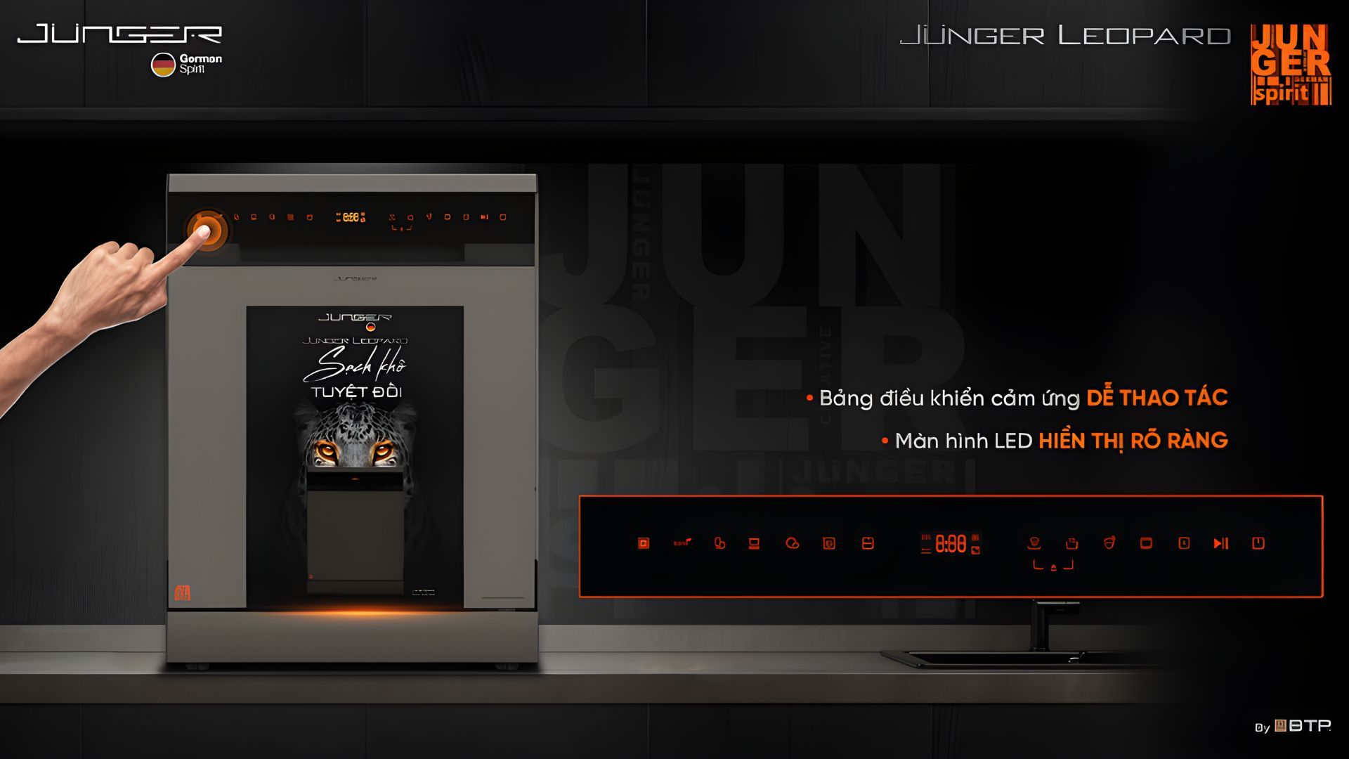 Điều khiển cảm ứng hiện đại kèm màn hình LED trực quan dễ sử dụng