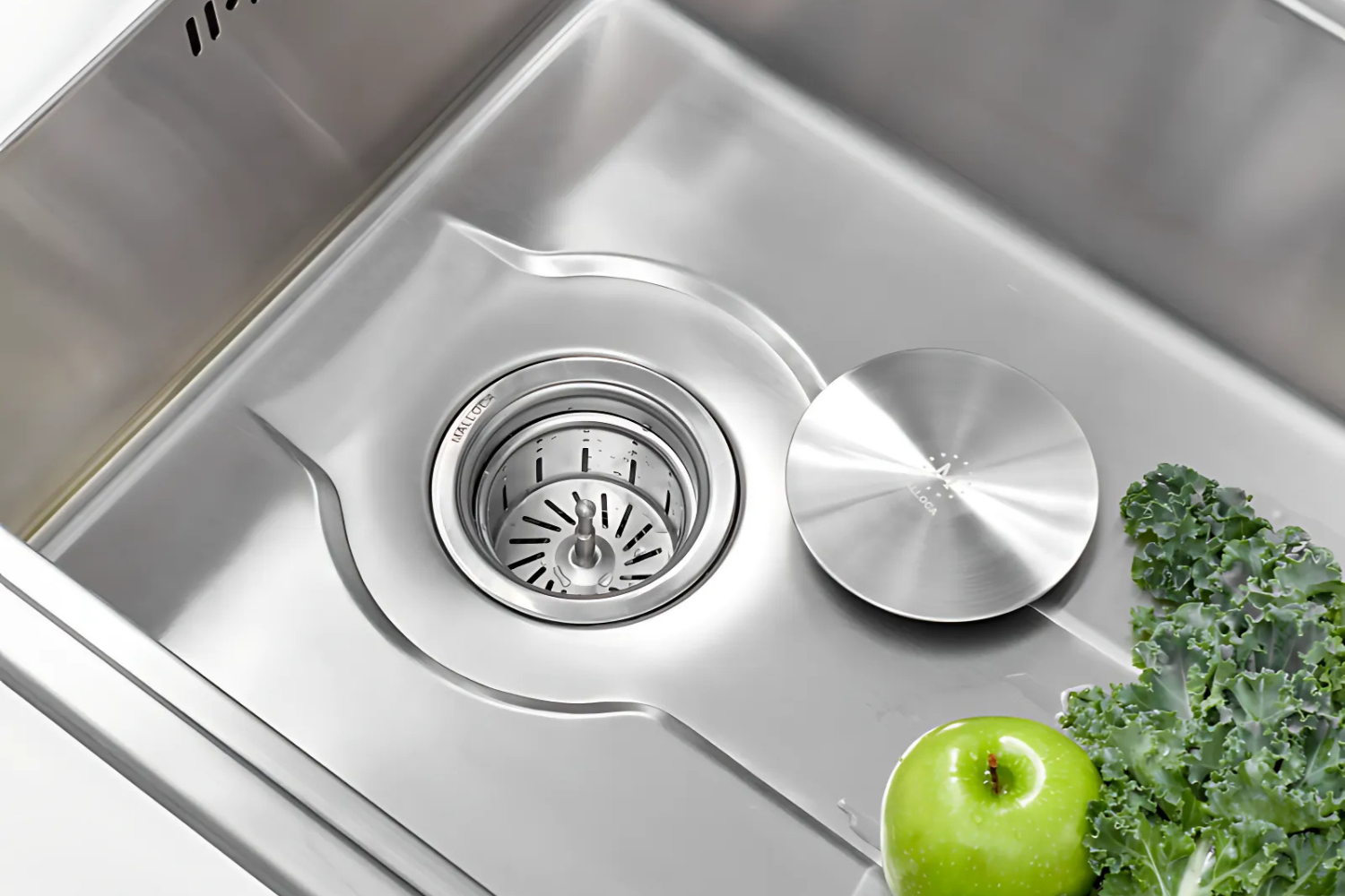 Chậu Malloca MS 5066W được thiết kế lòng châu sâu giúp hạn chế tình trạng văng nước