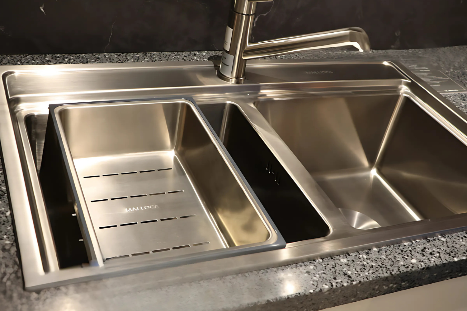 Bồn rửa chén Malloca MS 8812 giúp dễ dàng vệ sinh và tiết kiệm thời gian