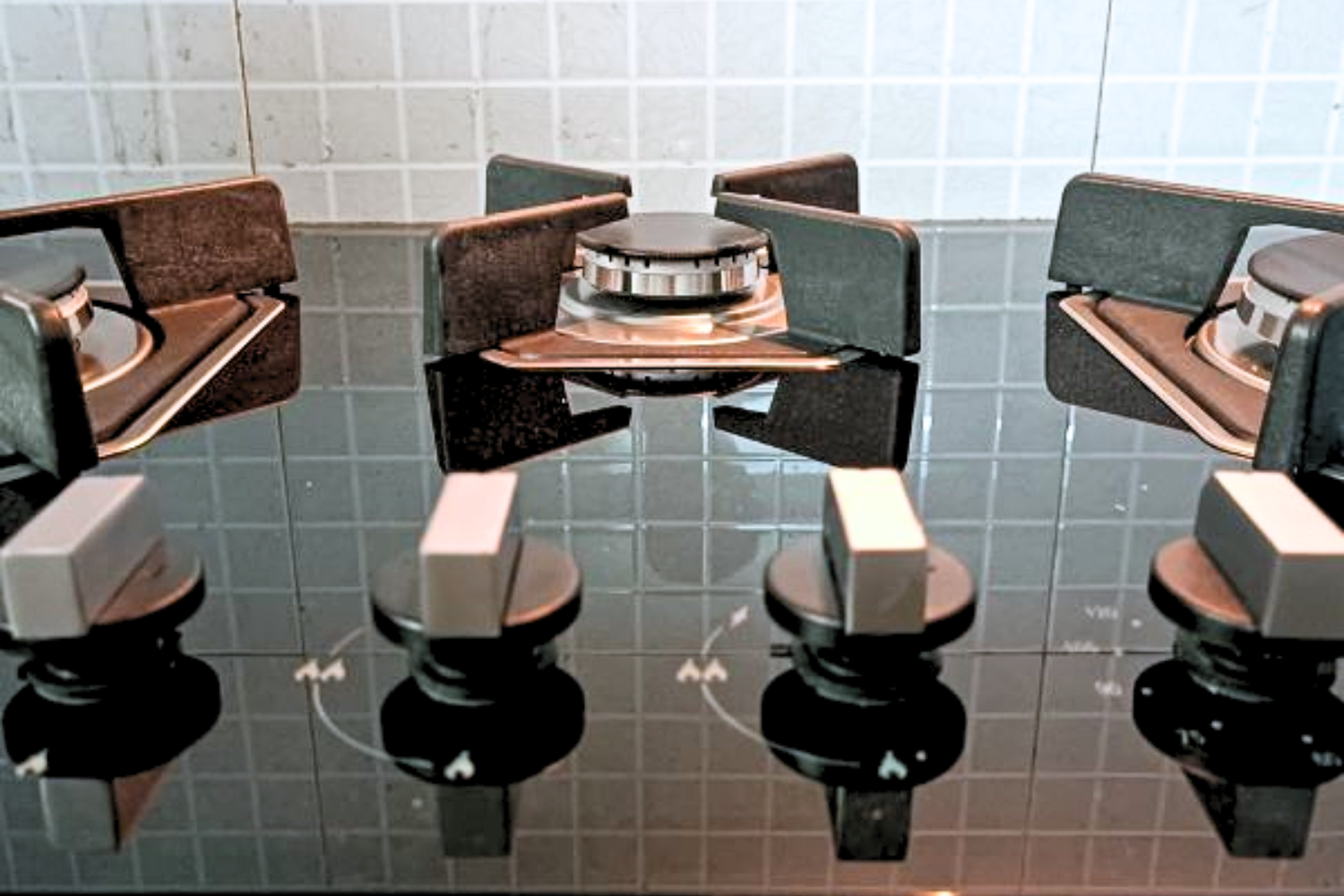 Toàn bộ bếp gas Malloca cơ bản đều sử dụng núm xoay quen thuộc