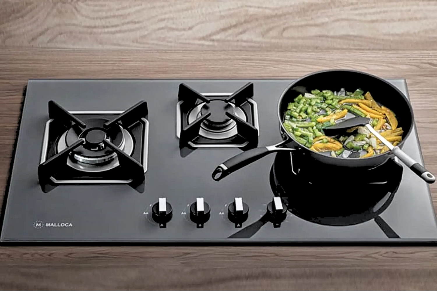 Bếp gas Malloca có mặt kính phẳng, ít khe hở, dễ dàng vệ sinh hơn