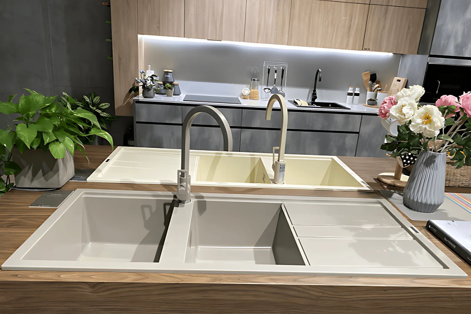 Chất liệu đá Granite phủ Nano Bạc giúp chống bám bẩn, diệt khuẩn, chịu nhiệt vượt trội