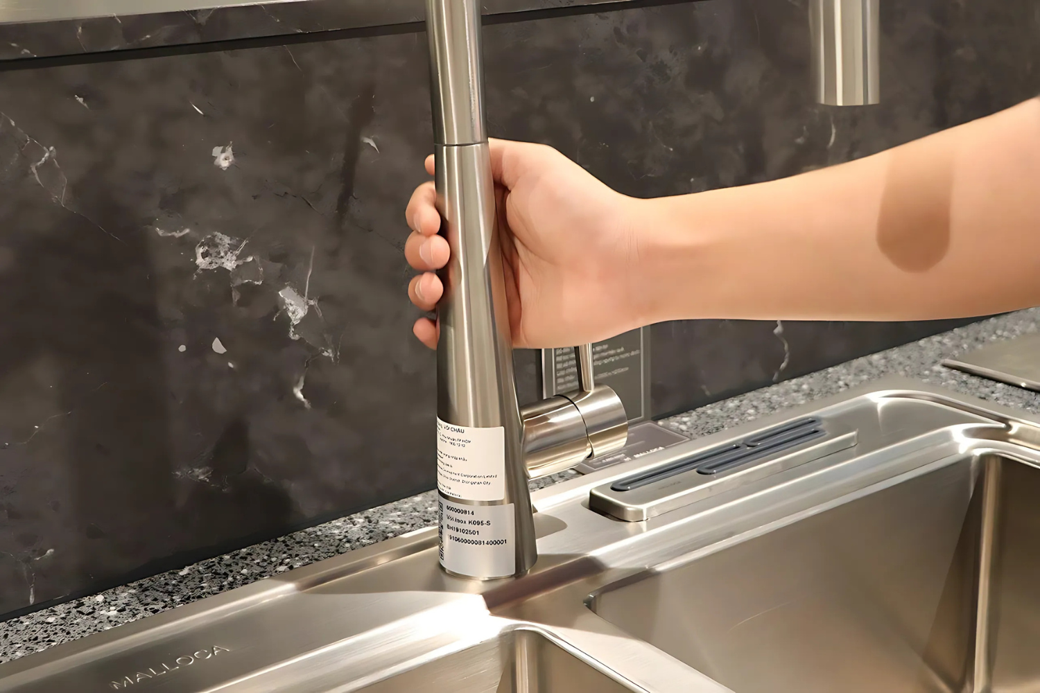 Thân vòi Malloca K095-SS được thiết kế chắc chắn, sử dụng được lâu dài