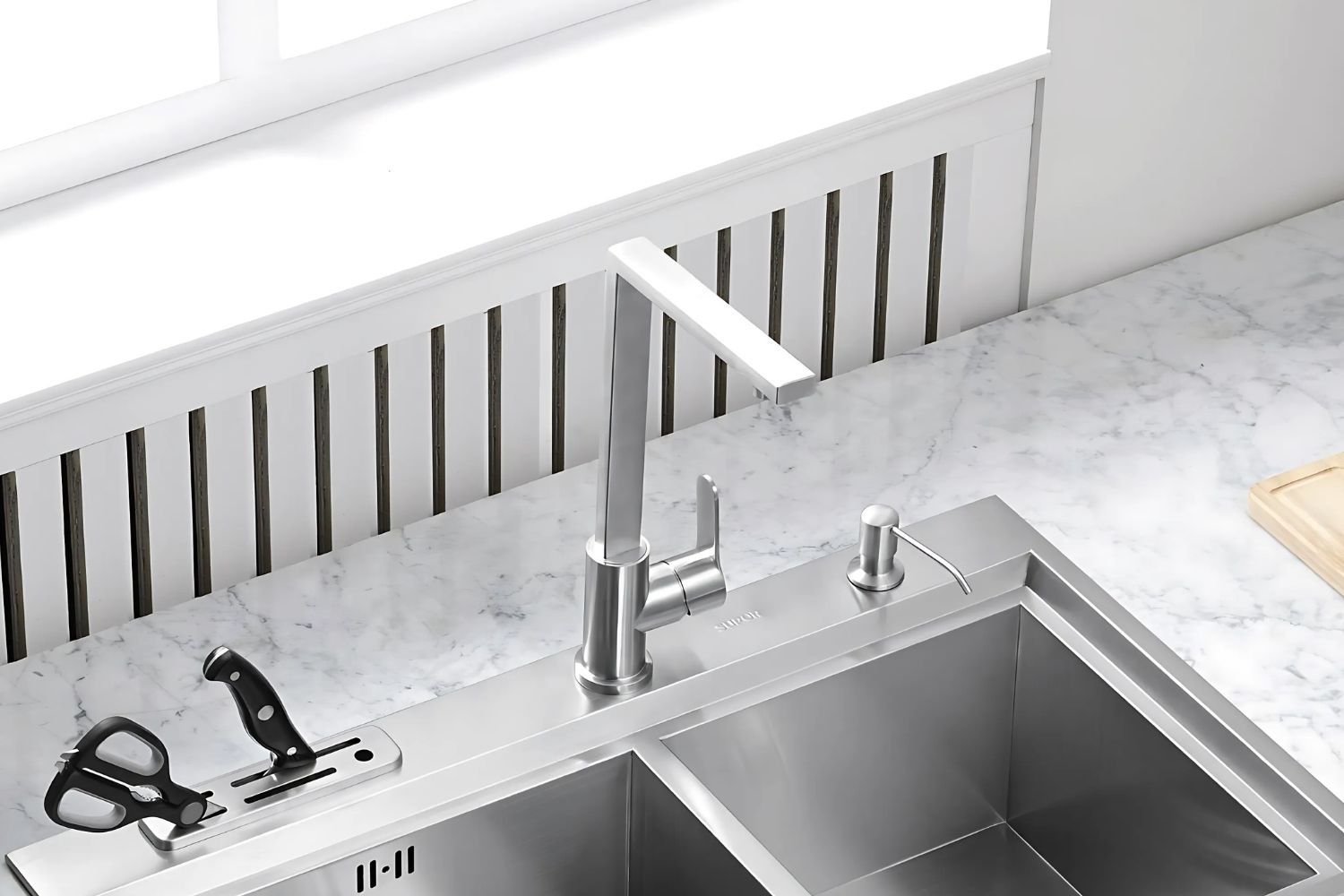 Vòi rửa bát nóng lạnh hình chữ L hiện đại