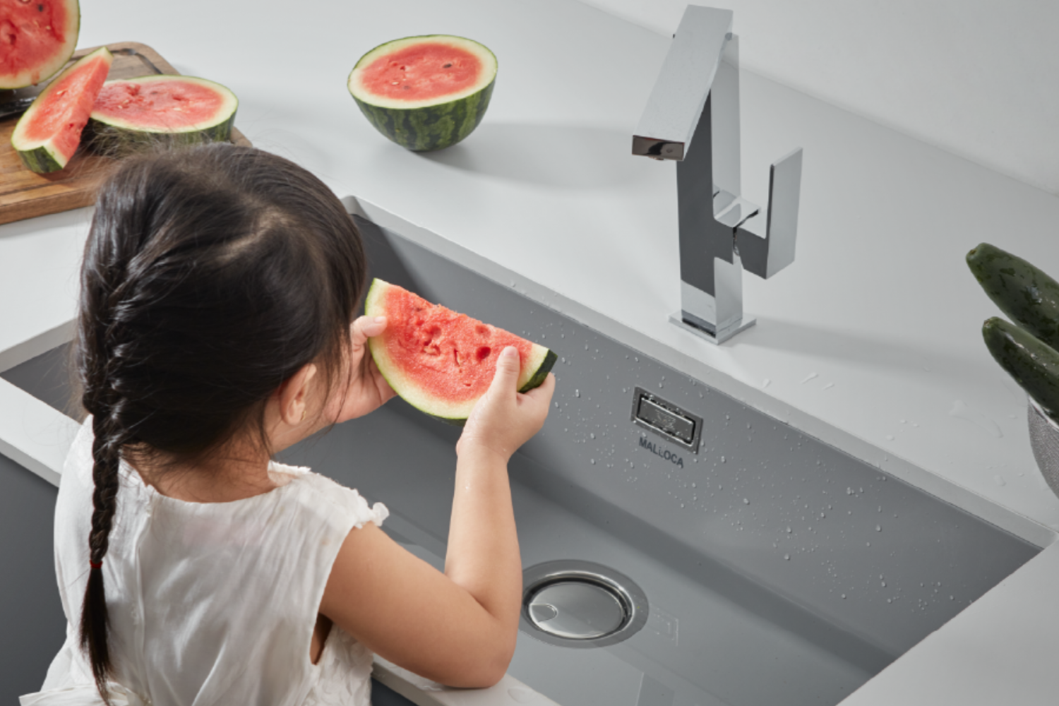 Chậu rửa bát Malloca ZEN K-13073  giúp dễ dàng vệ sinh và tiết kiệm thời gian