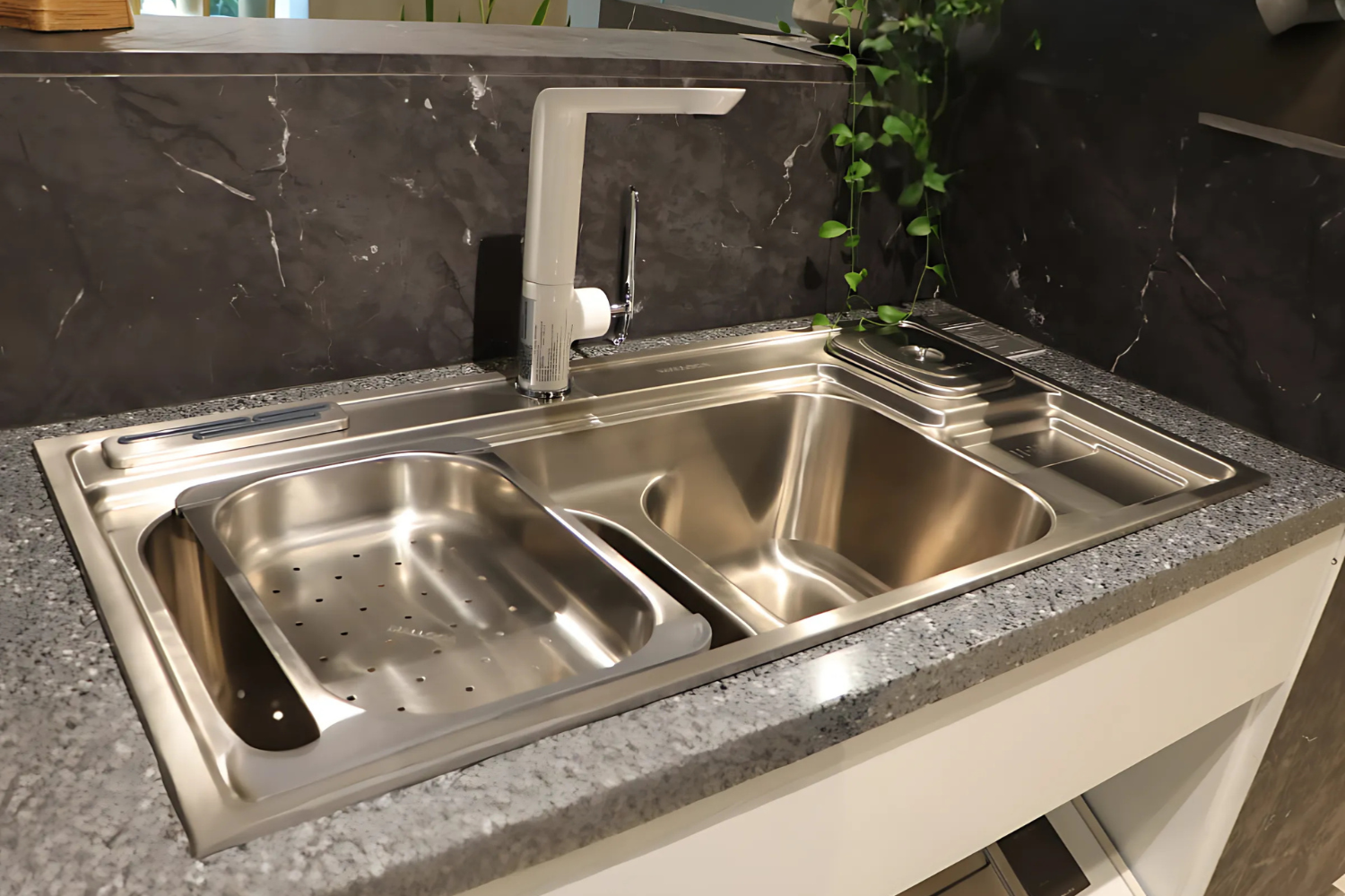 Chậu rửa Inox Malloca MS 8809 N được làm từ chất liệu inox cao cấp và bền bỉ