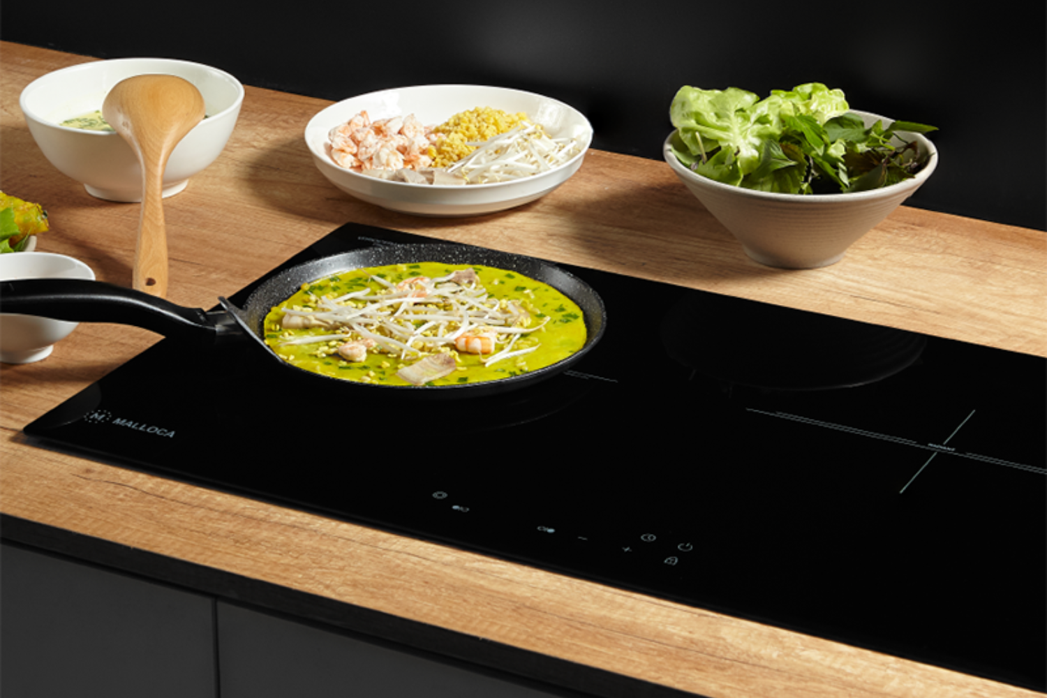 Bếp điện từ Malloca MH-732 EIR được thiết kế thông minh với hai vùng nấu riêng biệt